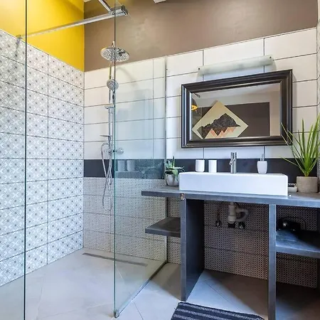 Midtown Artistic Apartment *