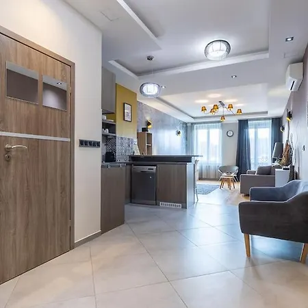 Midtown Artistic Apartment *